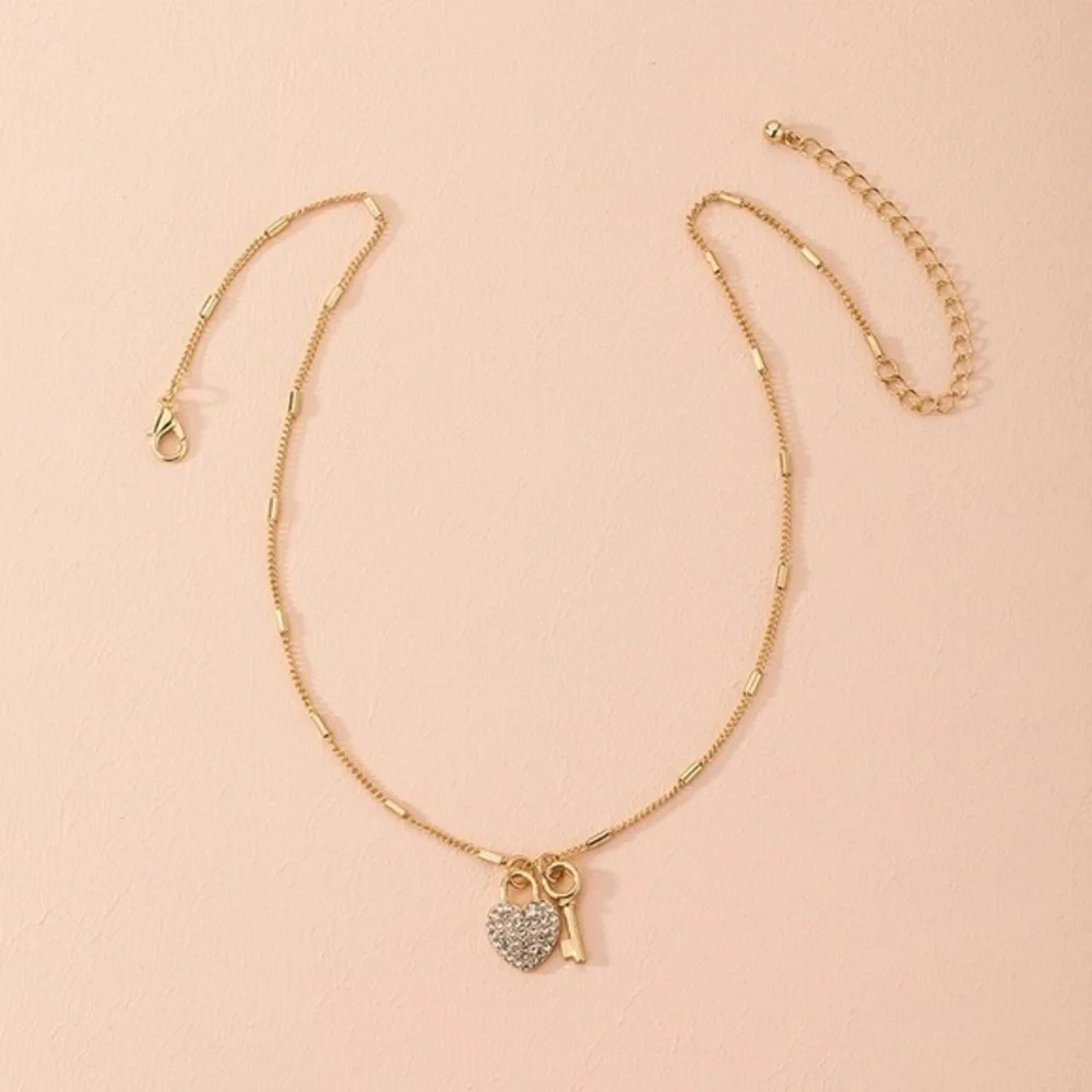 3/$30 💛 Rhinestone Lock and Key Necklace